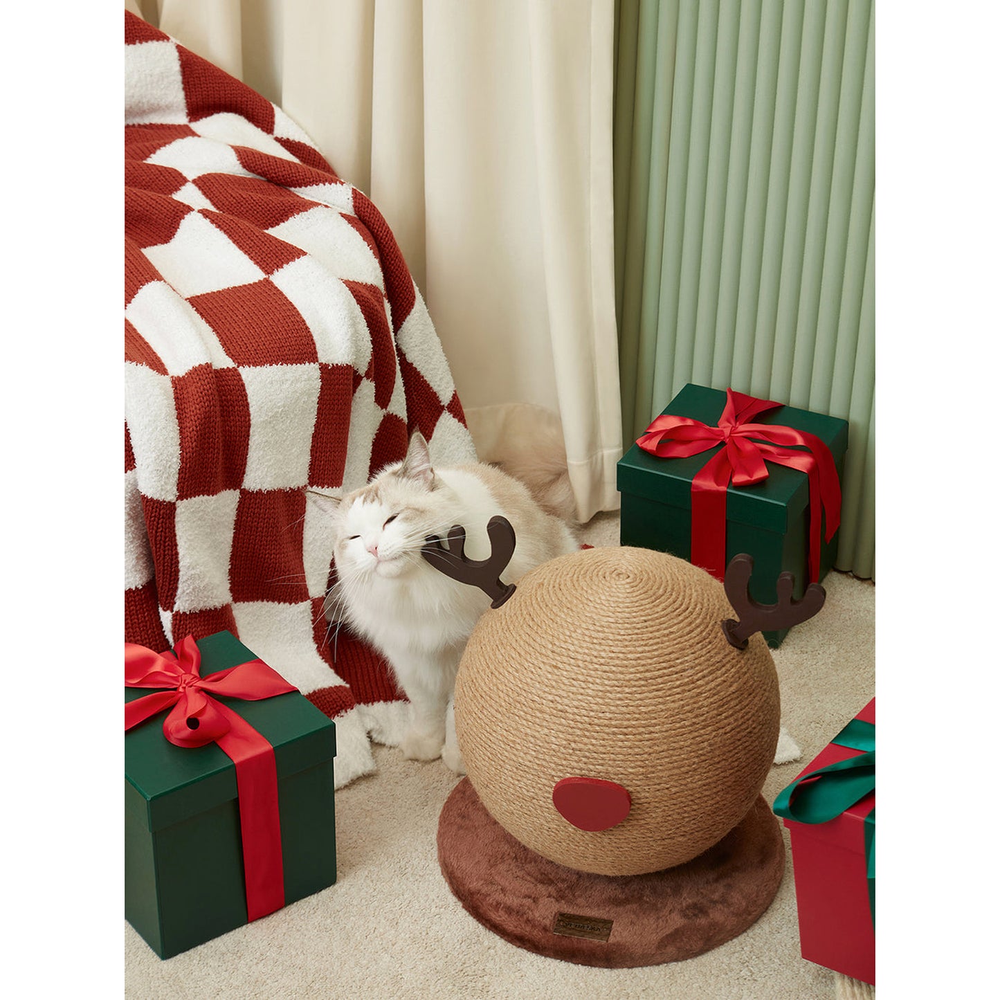 VETRESKA REINDEER CAT SCRATCHING BALL