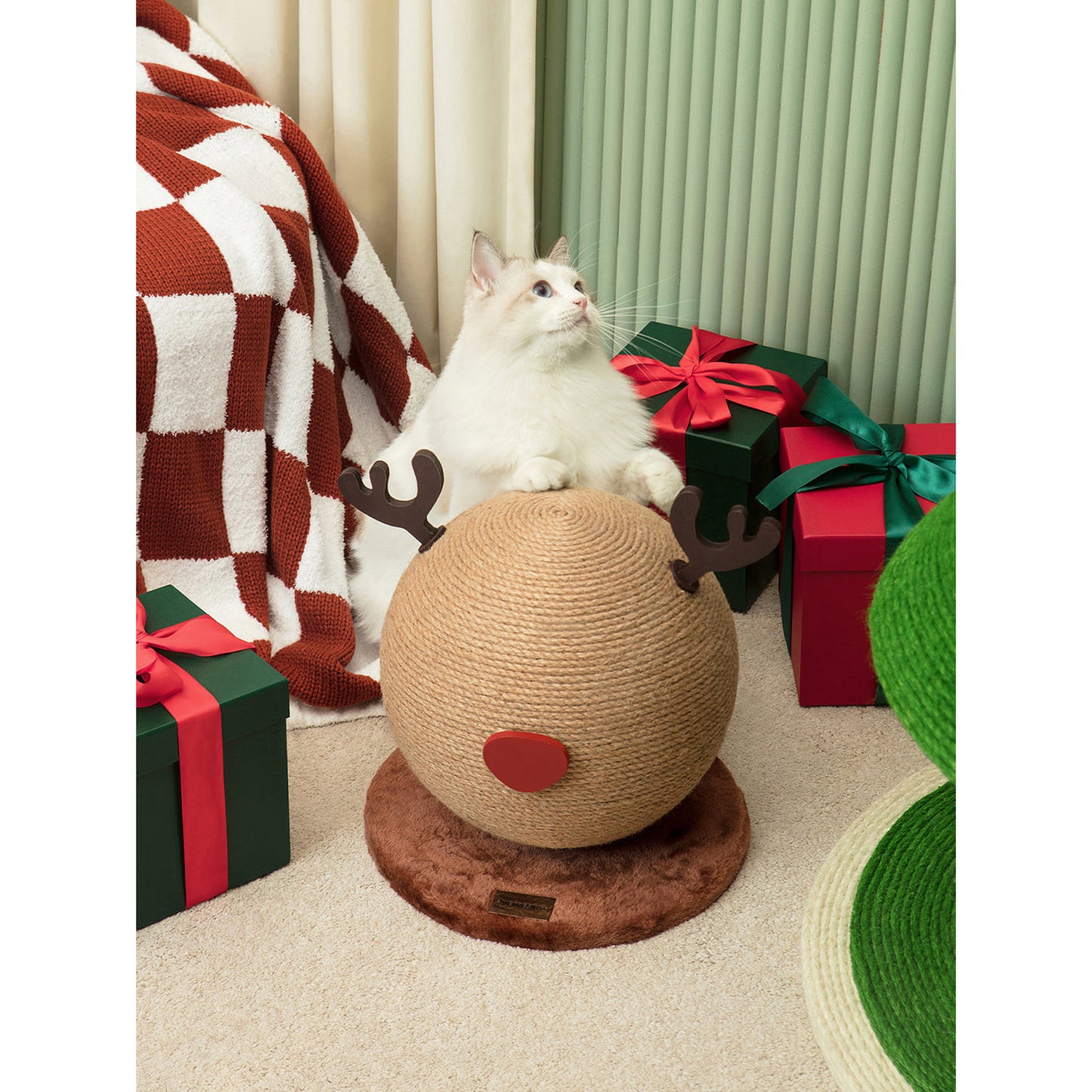 VETRESKA REINDEER CAT SCRATCHING BALL