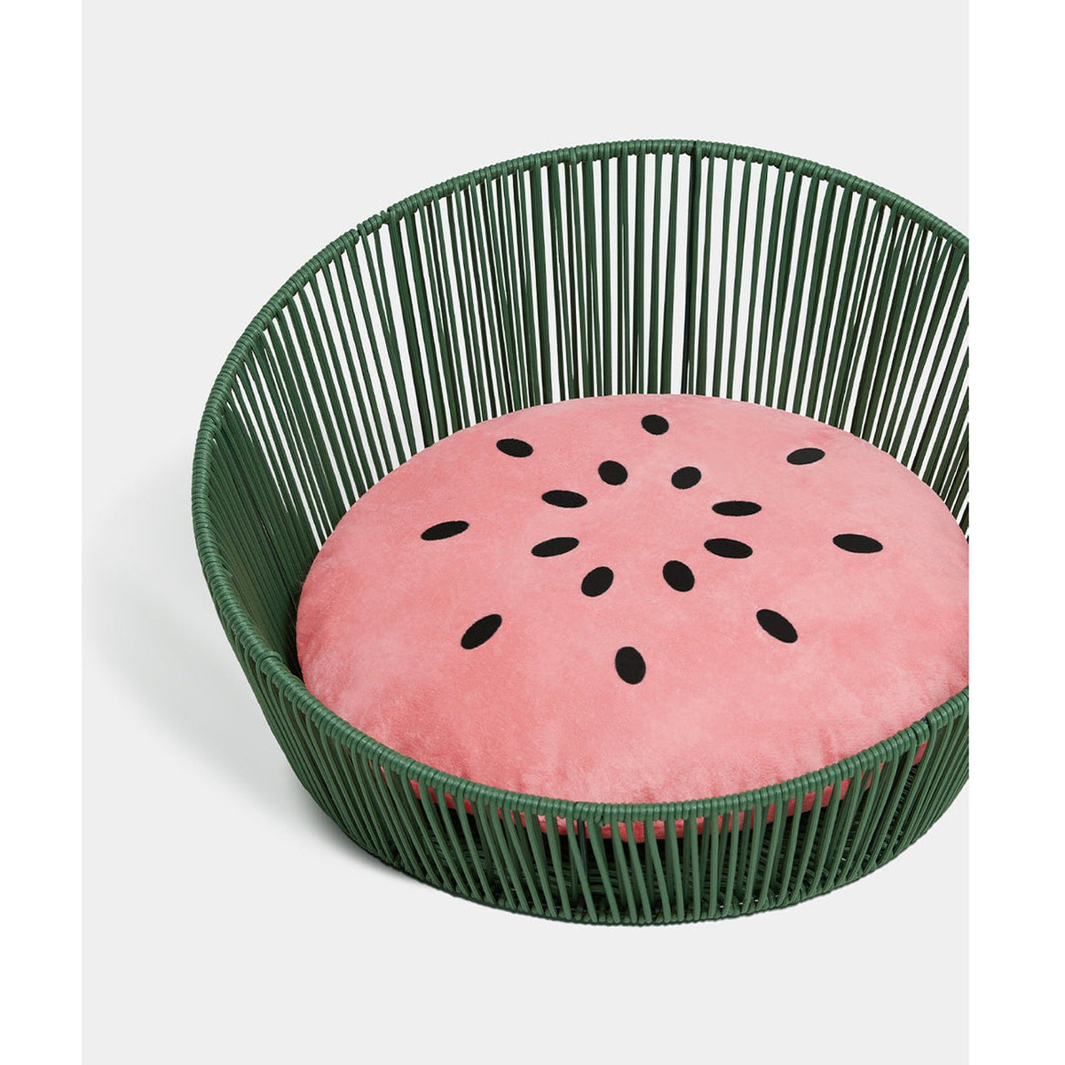 Empty green rattan basket bed for VETRESKA watermelon pet bed, corrected effective square composition [Comparison: corrected after original 6, 2026-09-10]