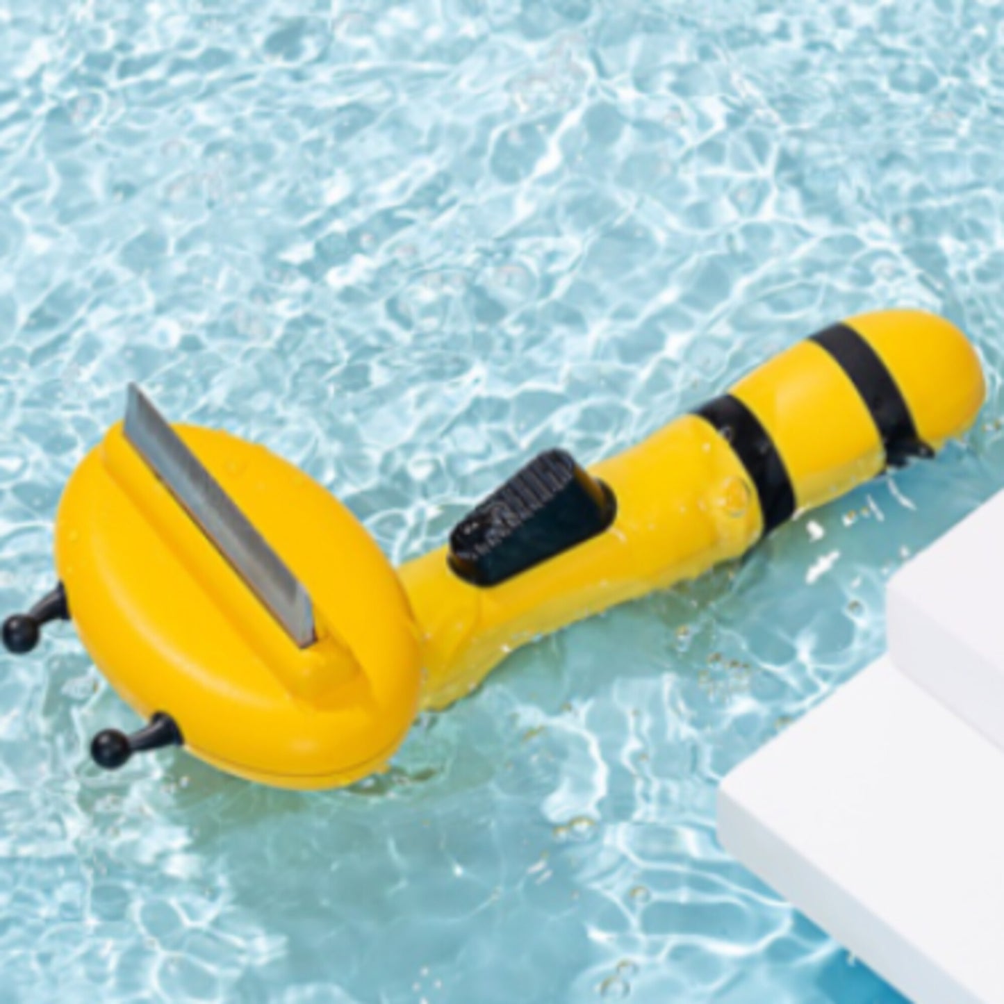 Aiwo yellow bee pet brush product detail scene [Gallery: Shared]