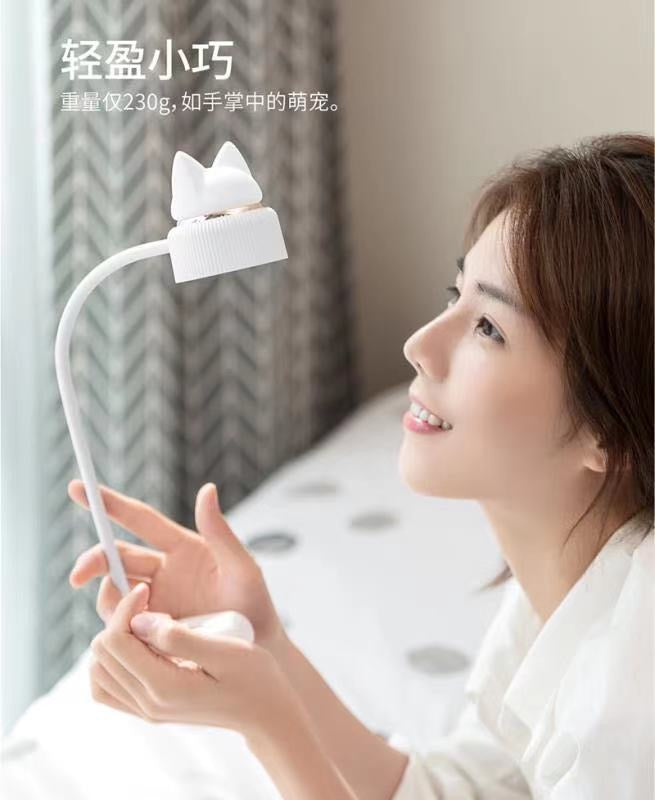 Lightweight 230g cat-shaped desk lamp held in hand