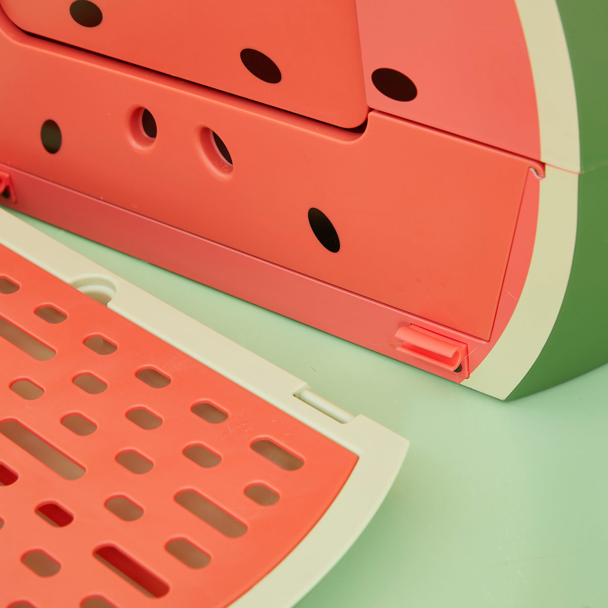 VETRESKA Fruity Kitty Kove Litter Box - Watermelon design front view [Gallery: Watermelon]