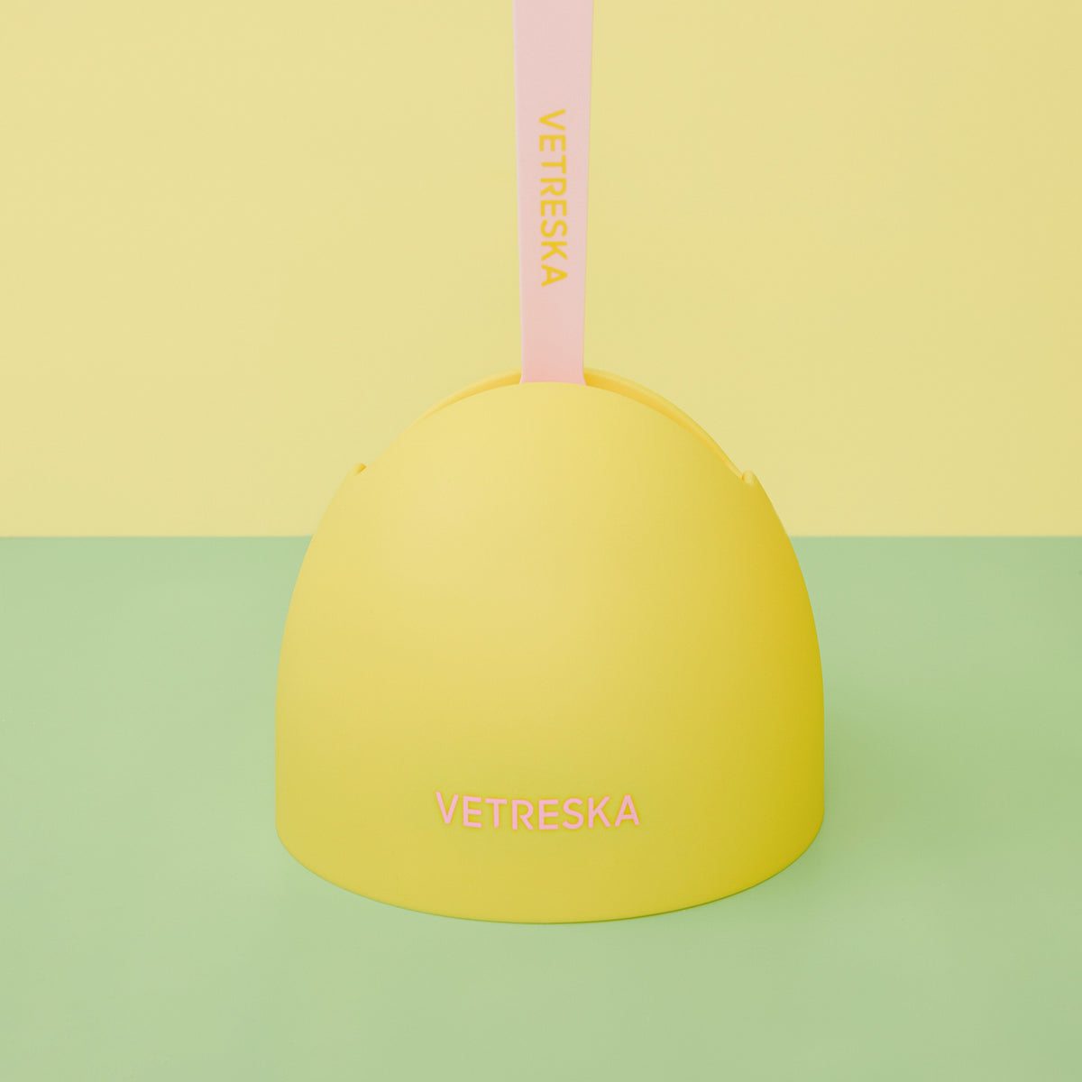VETRESKA Fruity Kitty Kove Litter Box - Grapefruit design lifestyle view in a colorful cat space [Gallery: Grapefruit]