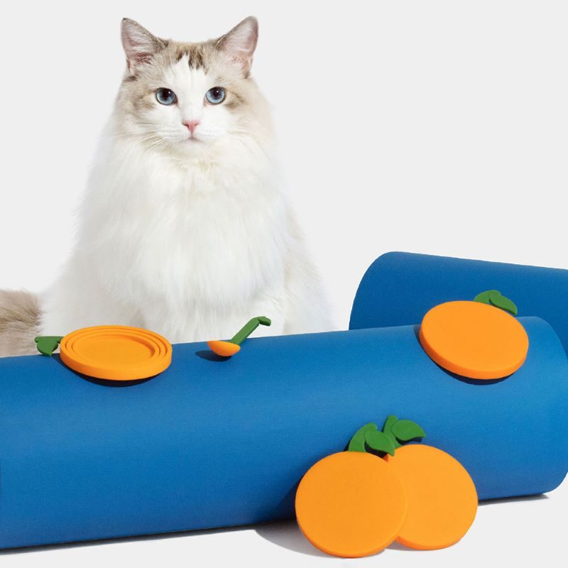VETRESKA Tangerine cat food can lid and spoon with a cat
