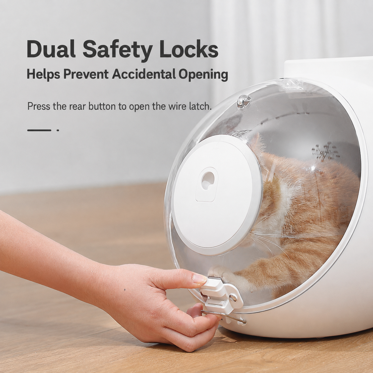 AIWO capsule pet carrier dual safety locks [Gallery: Detail]
