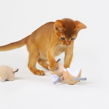 Catnip paper mouse toy - cat play lifestyle scene
