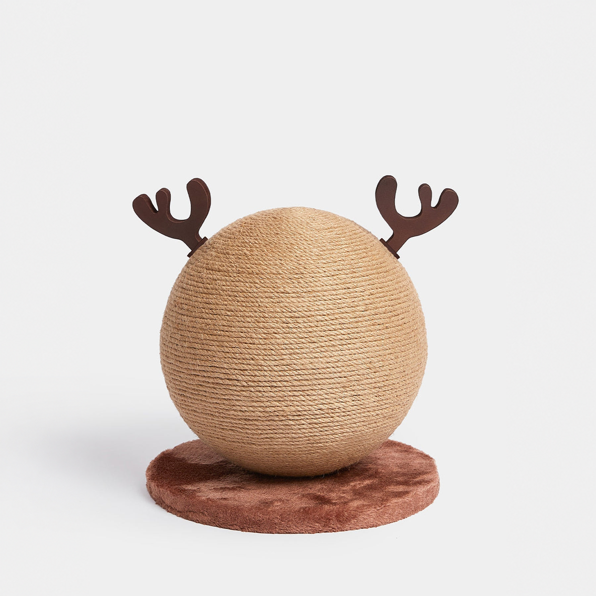 VETRESKA REINDEER CAT SCRATCHING BALL | effective 1:1 correction | source image 08 | FULL_FRAME_OUTPAINT v1