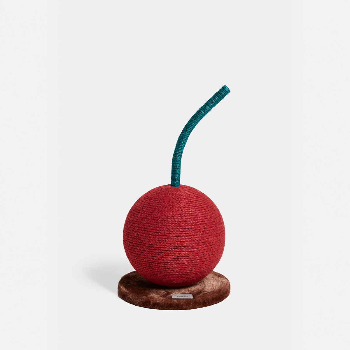 VETRESKA Cherry Cat Scratching Ball | effective 1:1 correction | source image 01 | FULL_FRAME_OUTPAINT v3