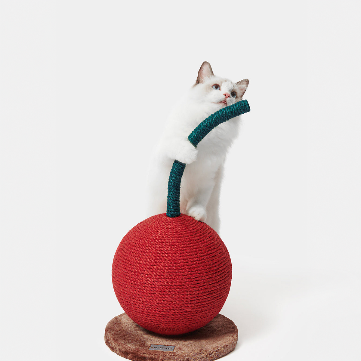 VETRESKA Cherry Cat Scratching Ball | effective 1:1 correction | source image 02 | FULL_FRAME_OUTPAINT v3