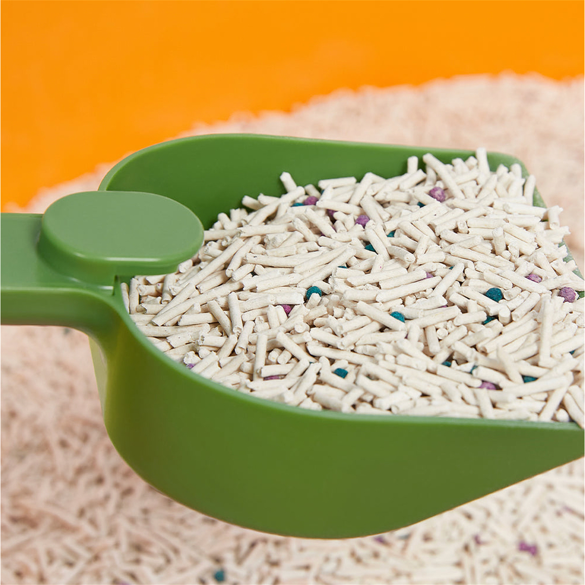 VETRESKA Tangerine Cat Litter Box - close-up of matching scoop and litter [Gallery: Shared]