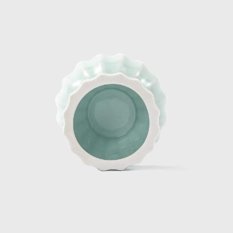 PIDAN Cherish porcelain cat bowl underside detail